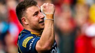 Duncan Weir scores a try for Worcester