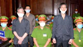 Ông Phạm Chí Dũng, ông Nguyễn Tường Thụy và ông Lê Hữu Minh Tuấn trong phiên tòa hôm 5/1/2020