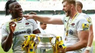 Maro Itoje and George Kruis celebrate with the trophy