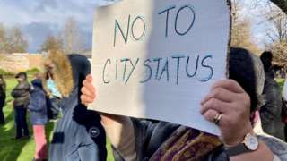 Placard saying 'no to city status'
