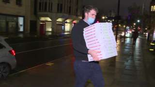 Pizza man delivering to trade talks