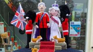 Their Majesties King Charles III and Queen Camilla inspired crochet postbox topper