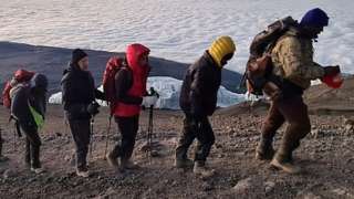 Fundraisers on the way to summit of Kilimanjaro