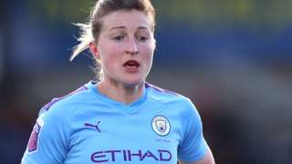 Ellen White in action for Manchester City earlier this season