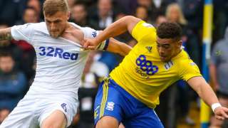 Che Adams (right)