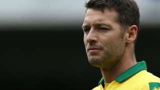 Wes Hoolahan playing for Norwich City