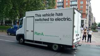 İngiltere'de bazı zincirler son yıllarda dağıtımlarında elektrikli kamyon kullanmaya başladı