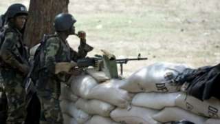 Des éléments de la gendarmerie en faction à Bamenda