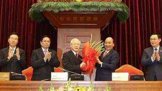 Hình chụp một số ủy viên Bộ Chính trị khóa 13 như Tổng Bí thư Nguyễn Phú Trọng