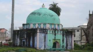 அயோத்தியில் பாபர் மசூதி இடிக்கப்பட்ட பின்னர் வேறு மசூதிகளும் இடிக்கப்பட்டனவா ?
