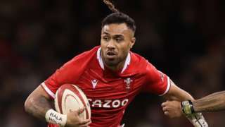 Willis Halaholo attacks for Wales