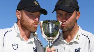 Ian Bell and Jonathan Trott with the Division Two trophy