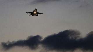 Kuzey Irak'taki hedefleri bombalayan bir Türk uçağı