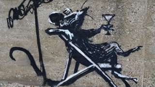 'Banksy' rat on Lowestoft beach