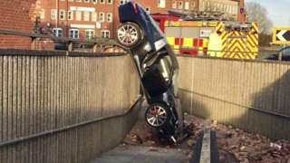 The nosedived Porsche 911 in the passageway