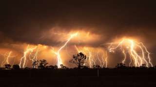 Dry lightning near Allora in southern Queensland