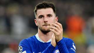 Mason Mount applauds Chelsea fans