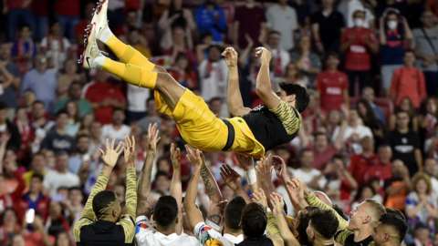 Yassine 'Bono' Bounou being thrown in the air by his Sevilla team mates