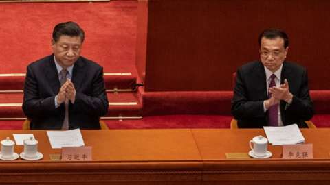 Chinese President Xi Jinping, left, and Premier Li Keqiang, right, applaud during the opening session of the Chinese People's Political Consultative Conference at the Great Hall of the People