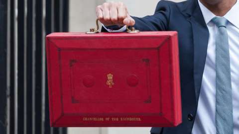 Sunak holds red briefcase