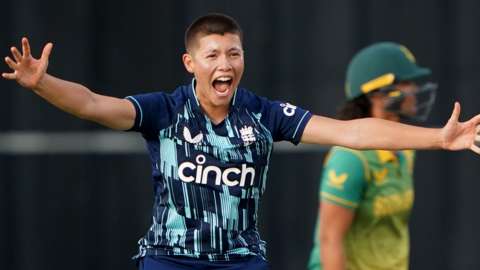 Issy Wong appealing for a wicket against South Africa