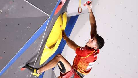 Alberto Gines Lopez climbing