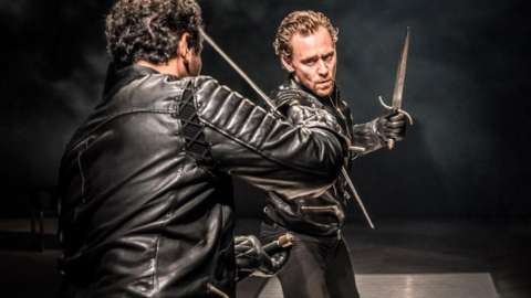 Tom Hiddleston as Hamlet in a sword fight