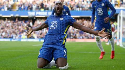 Romelu Lukaku celebrates