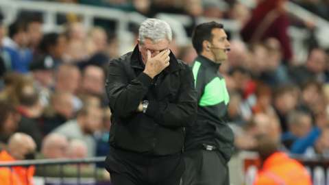 Steve Bruce looks dejected