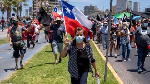Anti-migrant protesters in Iquique