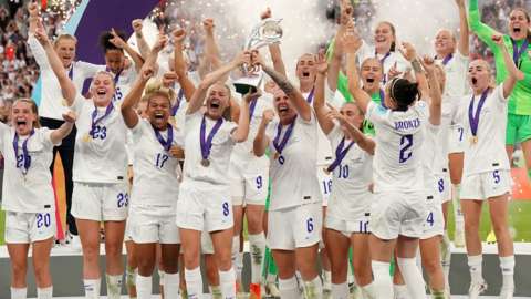 England players celebrate winning Euro 2022