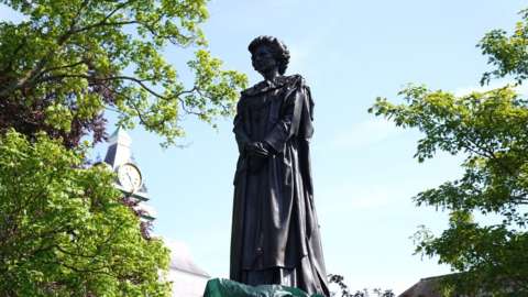 Statue of Margaret Thatcher in Grantham