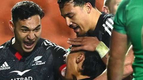 Maori All Blacks celebrate a try against Irleand