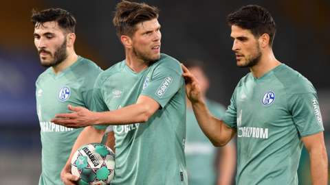 Schalke players look dejected