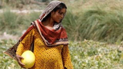 woman in Jacobabad, Pakistan