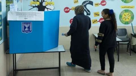 Israeli Arab woman casts her vote (020320)