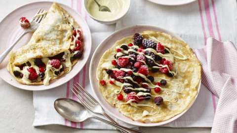 pancake with berries