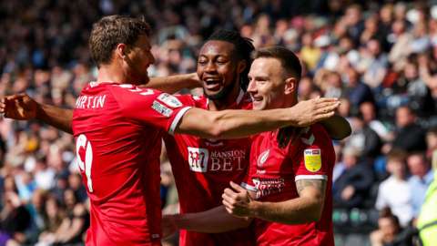 Bristol City celebrate Andreas Weimann's goal against Derby