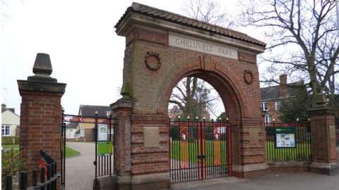 Gheluvelt Park arch