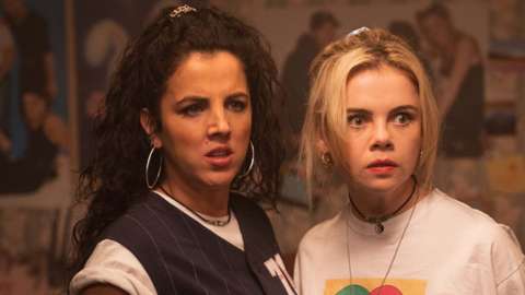 Michelle Mallon (Jamie - Lee O'Donnell) and Erin Quinn (Saoirse Monica Jackson) in Derry Girls