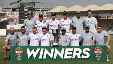 England celebrate with Test series trophy