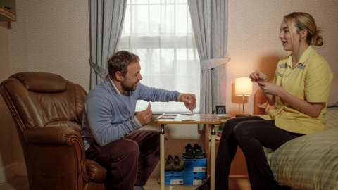 Stephen Graham and Jodie Comer in Help