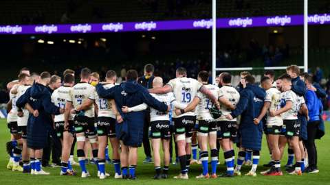 The Bath team huddle after the defeat against Leinster