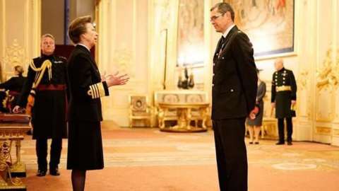 Superintendent Dave Minty receiving the medal of Princess Anne