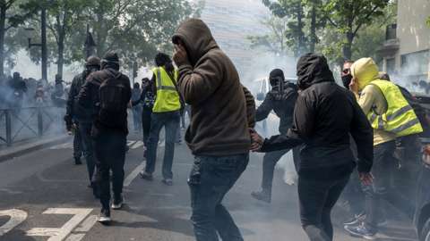 Black block and gilets jaunes protesters in Paris, 1 May 19