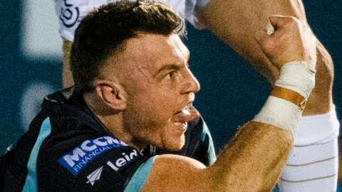 Jack Dempsey playing for Glasgow Warriors against Dragons