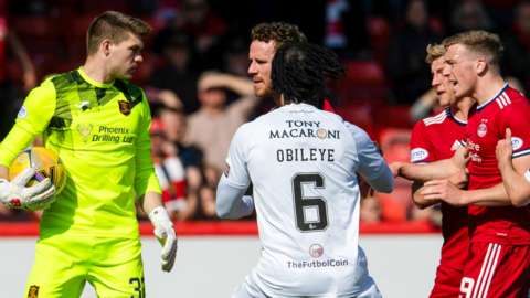 Livingston goalkeeper Max Stryjek (left) angers Aberdeen players