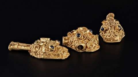 Image of gold filigree objects