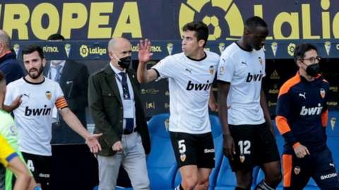 Valencia defender Mouctar Diakhaby leaves the field with his team-mates after an alleged racist comment by a Cadiz player
