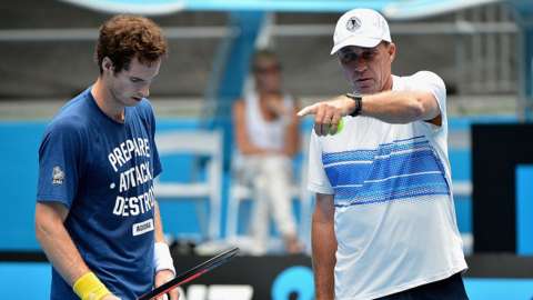 Ivan Lendl points and talks with Andy Murray